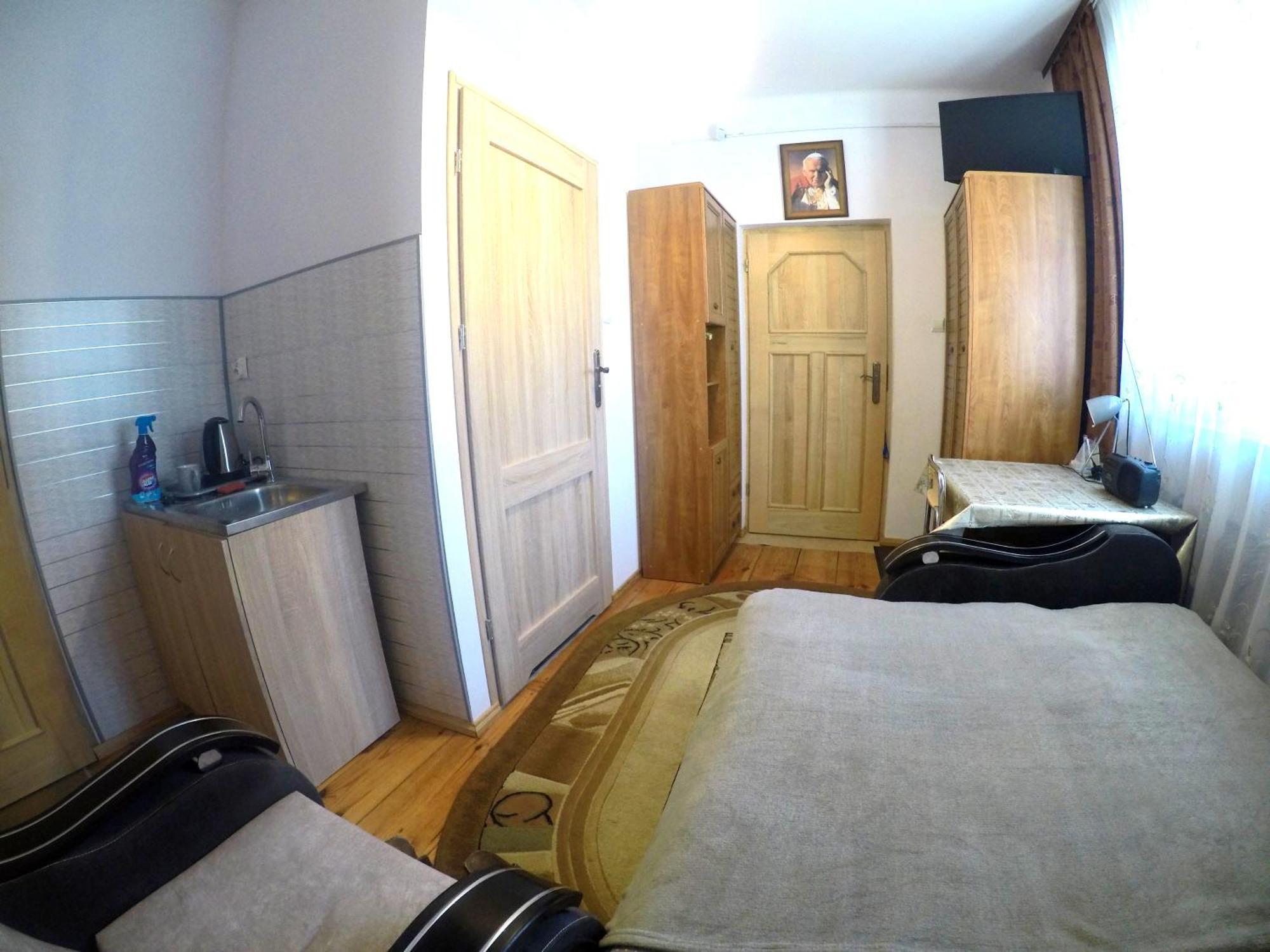 Pokoje Goscinne, Mieszkanie Na Wynajem W Swidniku K Lublina Exterior photo